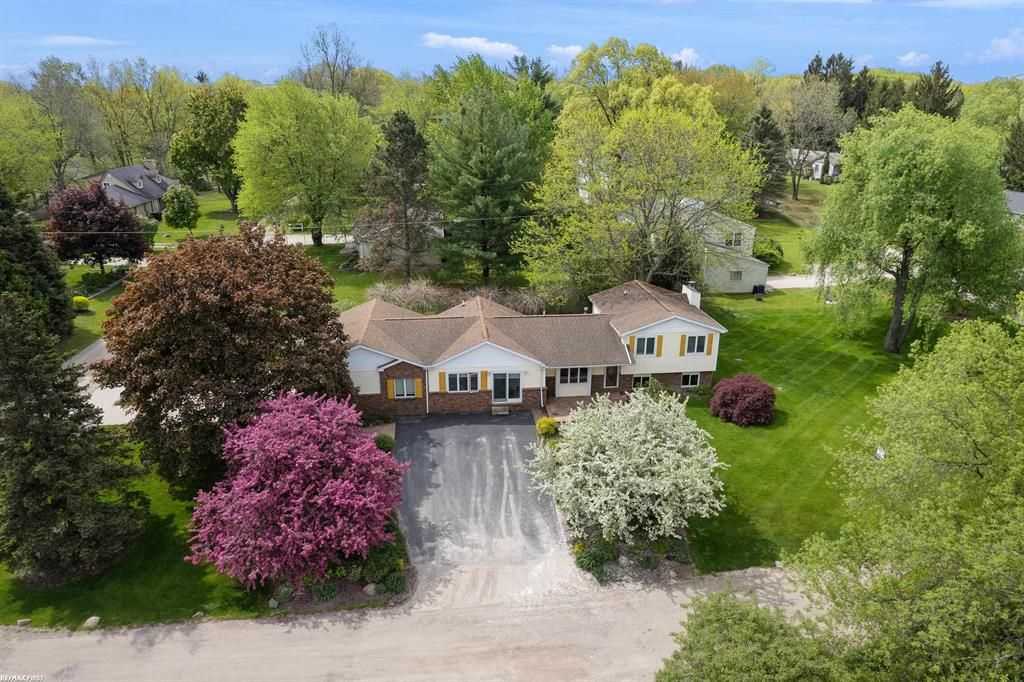 Photo for 4822 Sylvanview, Independence Township, MI 48348 (MLS # 58050103041)