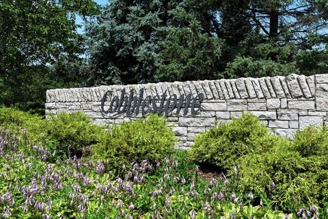 2402 CANTERWOOD Highland Charter Township MI 48357