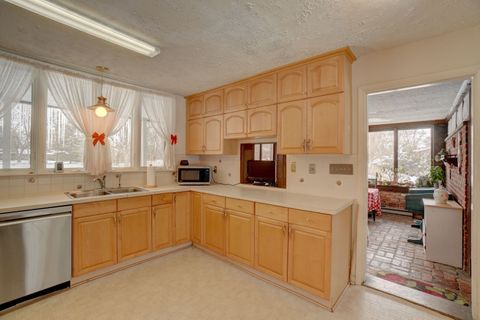 A home in BloomfieldCharterTownship_Oakland