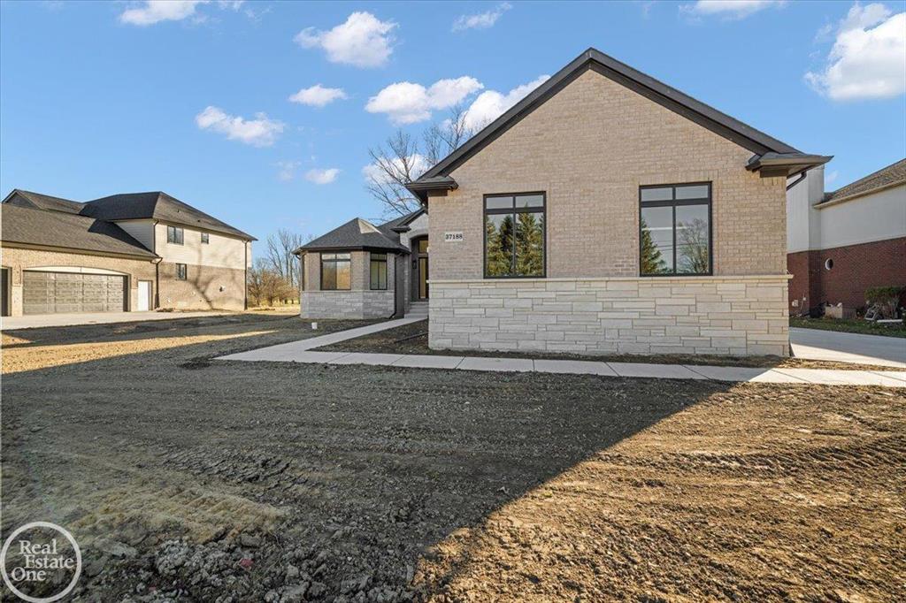880 Hemlock Drive