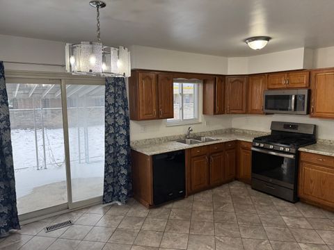 A home in WarrenCity_Macomb