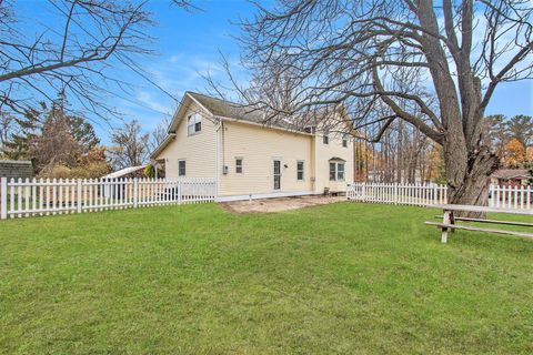 A home in South Haven Twp