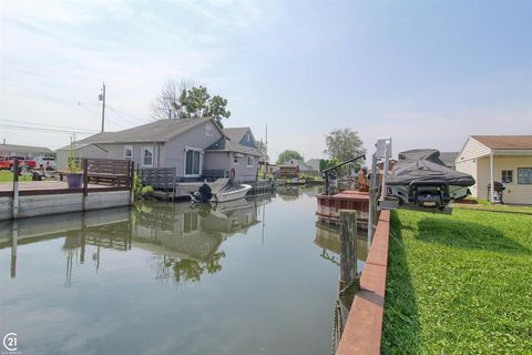 37924 Maplehill Street Harrison Charter Township Macomb MI 48045
