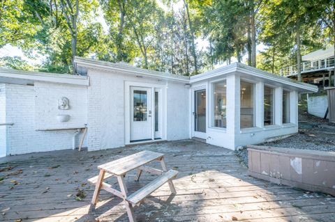 A home in Bloomfield Twp