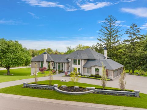 A home in Bloomfield Twp