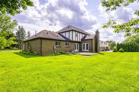 A home in Bloomfield Twp