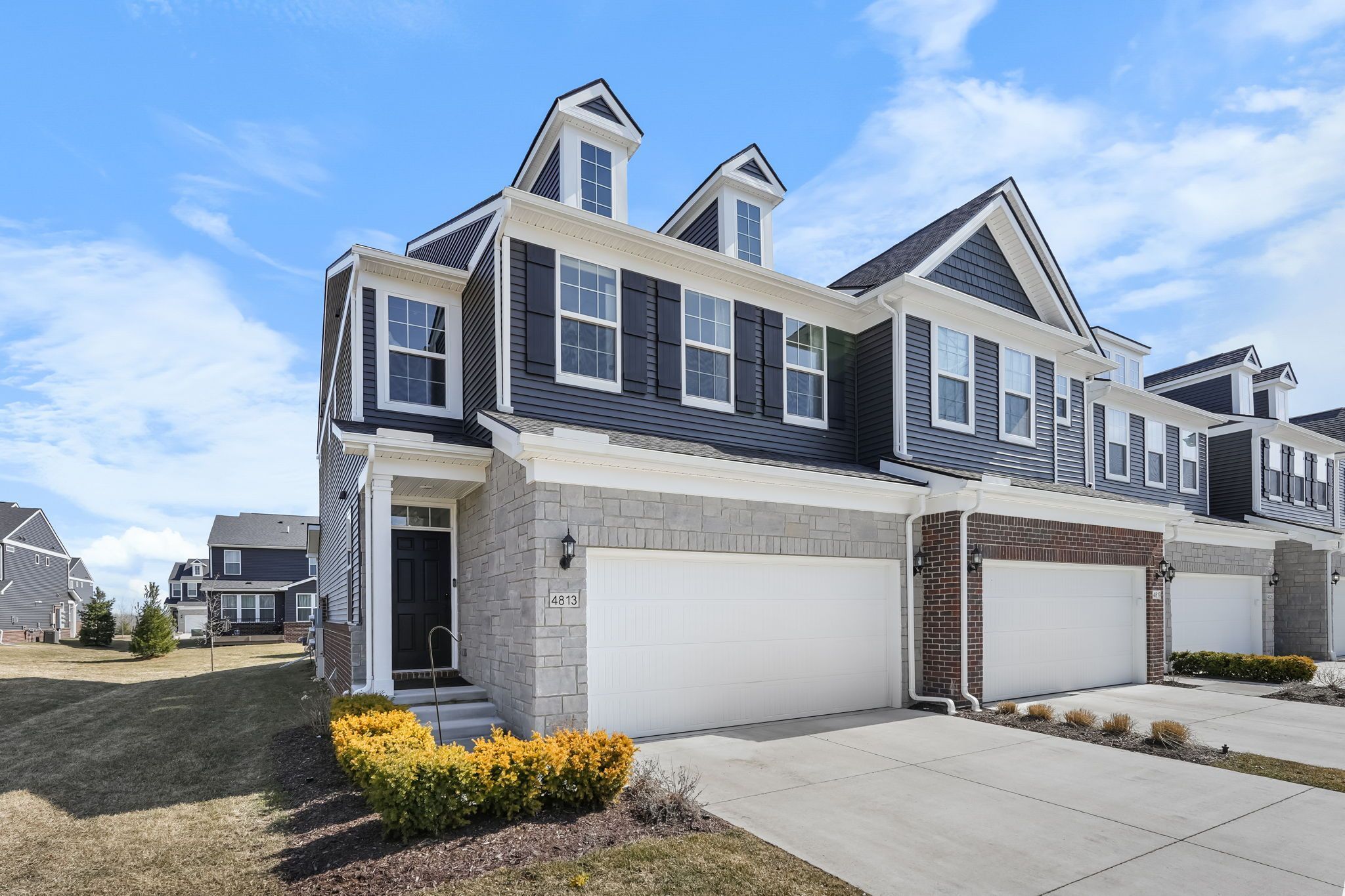 4813 GLENORA Drive