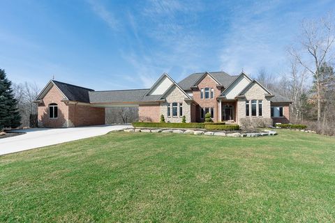 Photo of 1832 N Rochester Road, Oakland Township, MI 48363 (MLS # 20240015659)