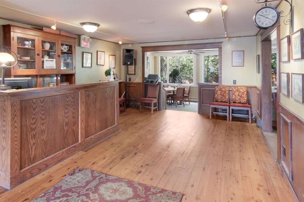149 E Harbor Highway