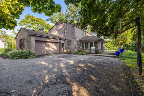 A home in Bloomfield Twp