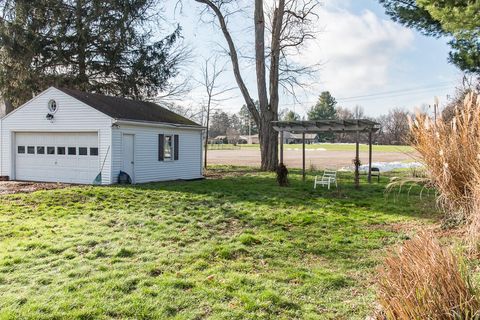 A home in Paw Paw Twp