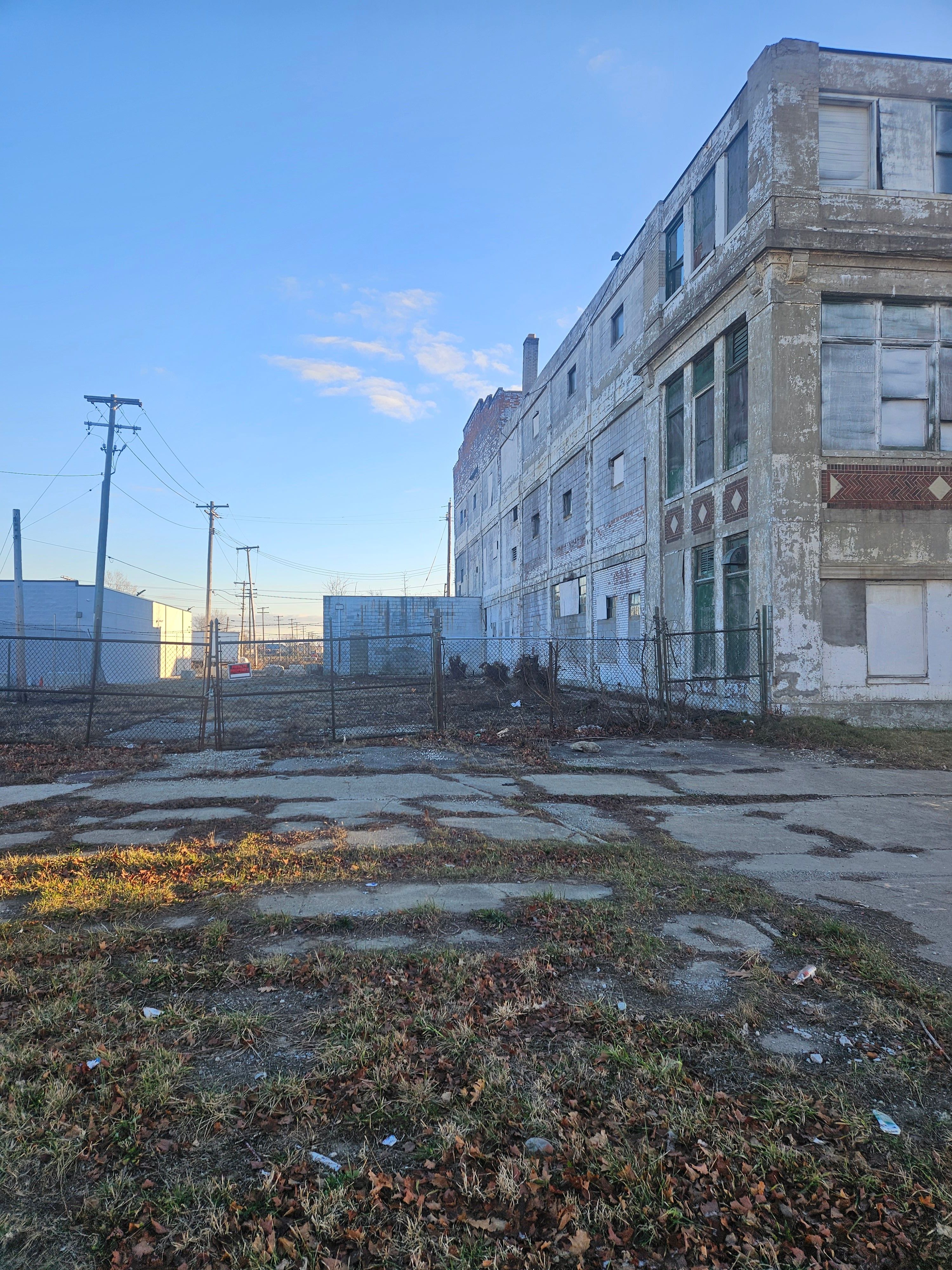 1625 E GRAND Boulevard