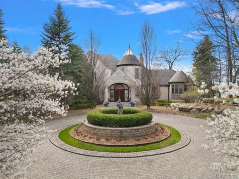 1747 HERON RIDGE Drive Bloomfield Charter Township Oakland MI 48302