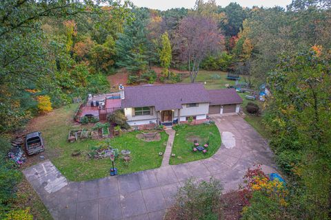 A home in Groveland Twp