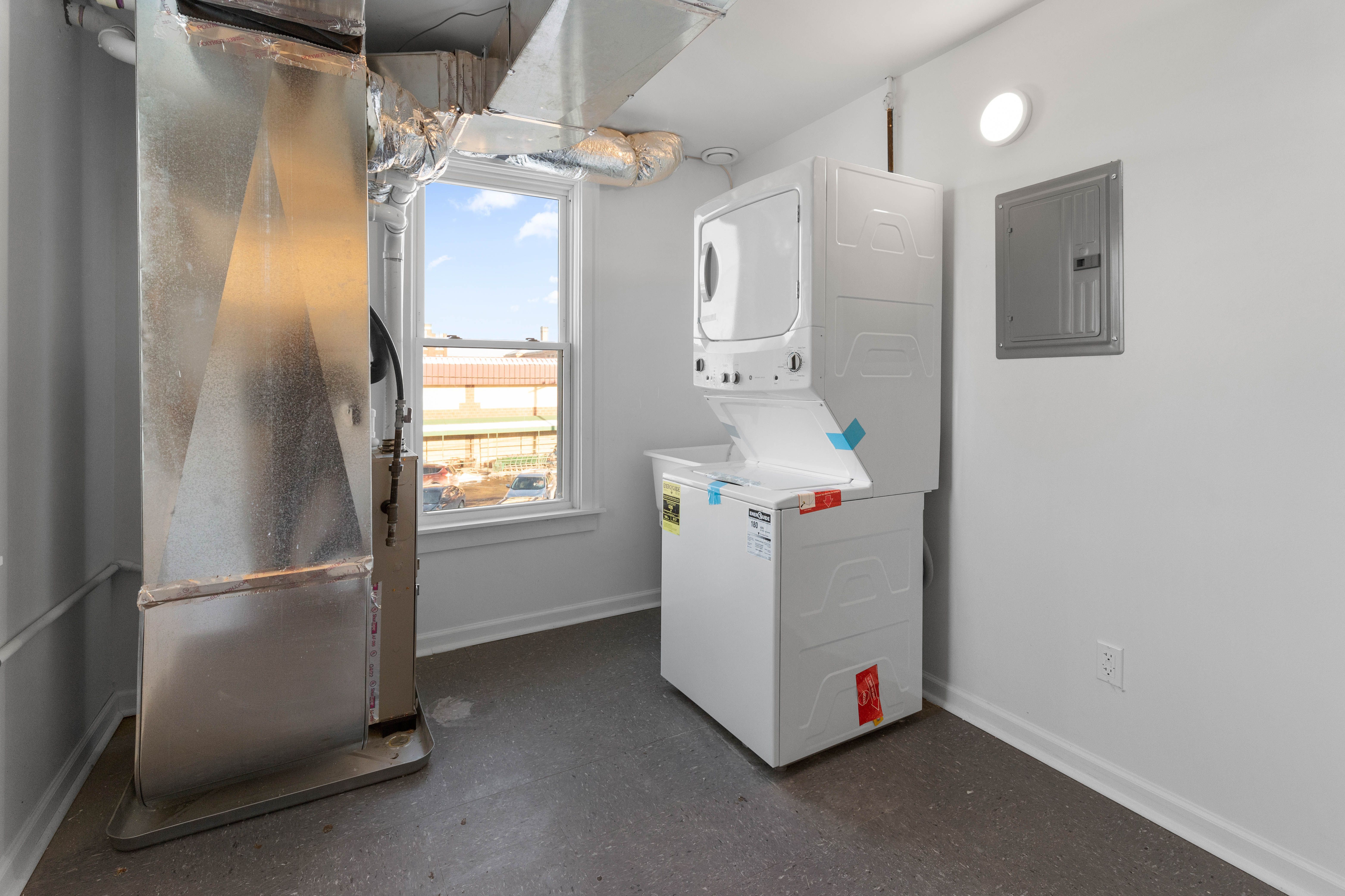 Detroit, Michigan 48202, United States, 2 Bedrooms Bedrooms, ,1 BathroomBathrooms,Residential,Active,5354