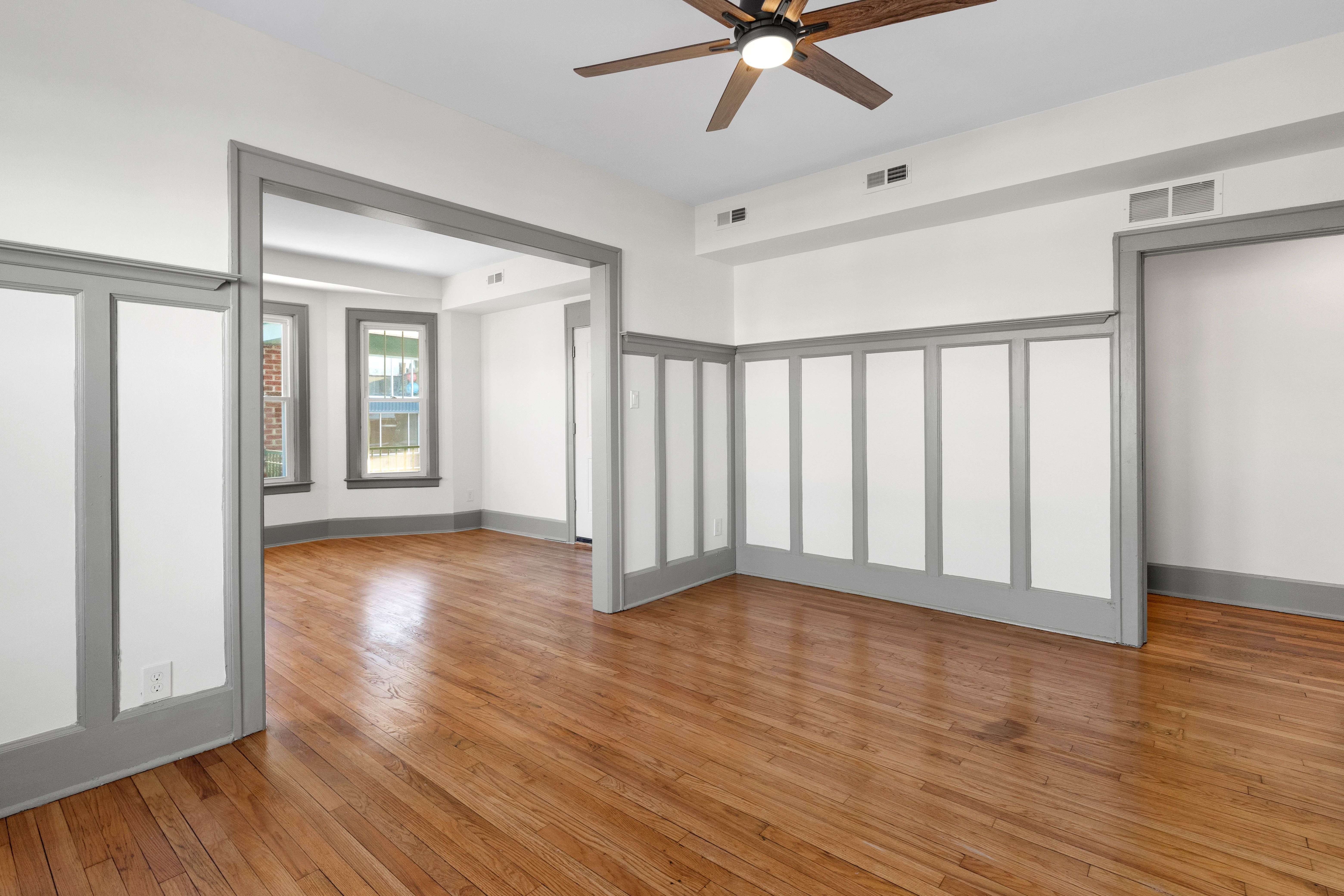 Detroit, Michigan 48202, United States, 2 Bedrooms Bedrooms, ,1 BathroomBathrooms,Residential,Active,5354