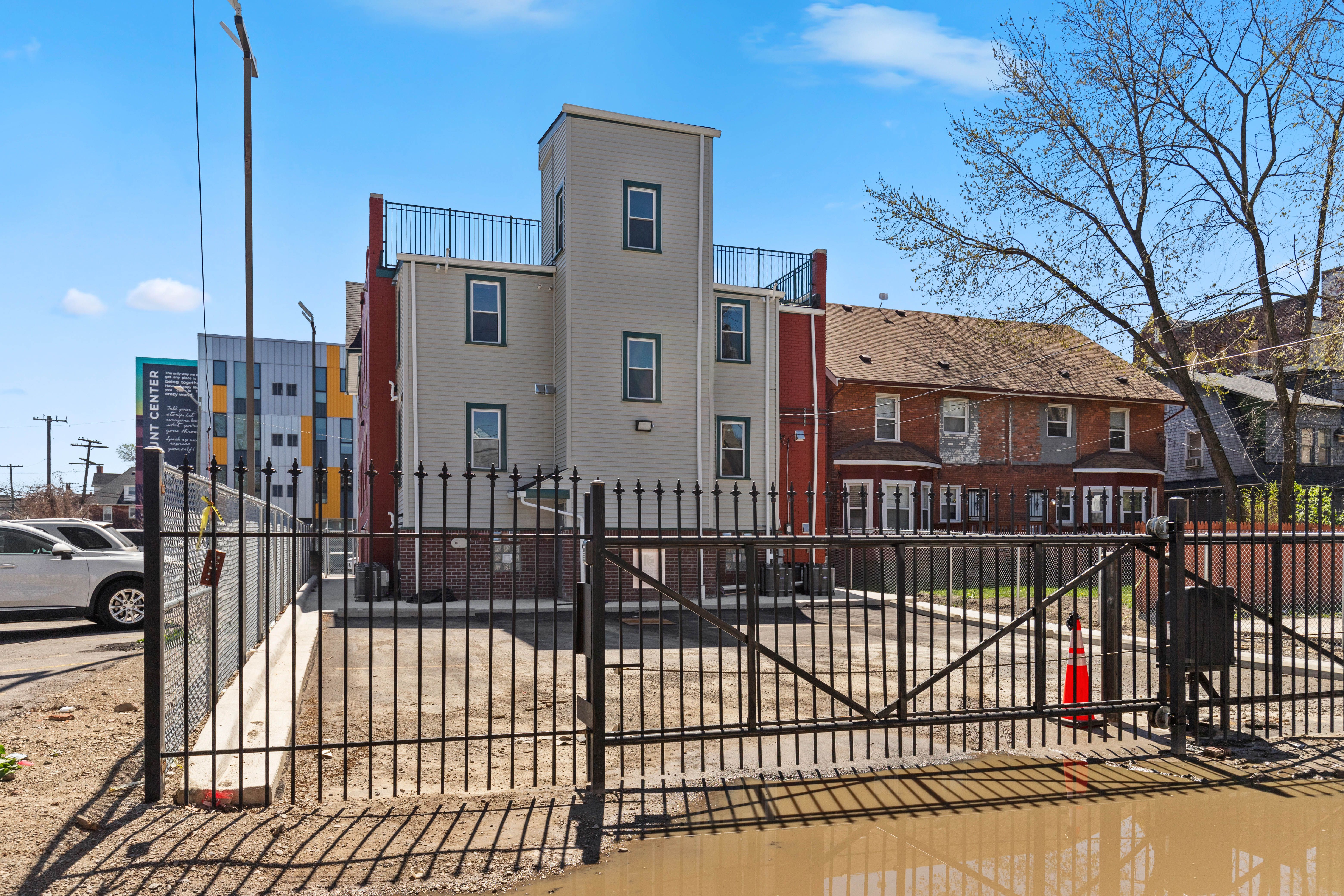 Detroit, Michigan 48202, United States, 2 Bedrooms Bedrooms, ,1 BathroomBathrooms,Residential,Active,5354