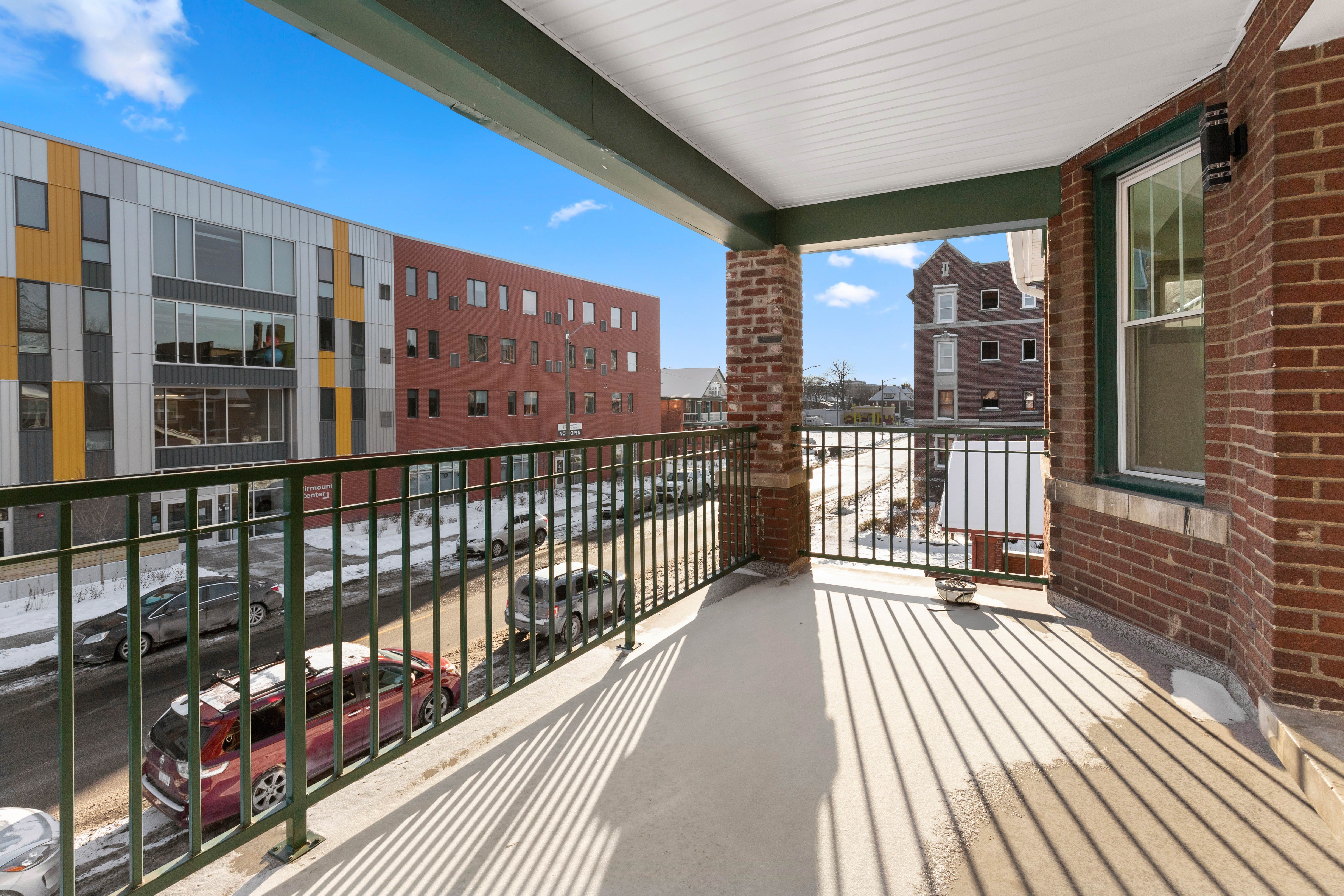 Detroit, Michigan 48202, United States, 2 Bedrooms Bedrooms, ,1 BathroomBathrooms,Residential,Active,5354