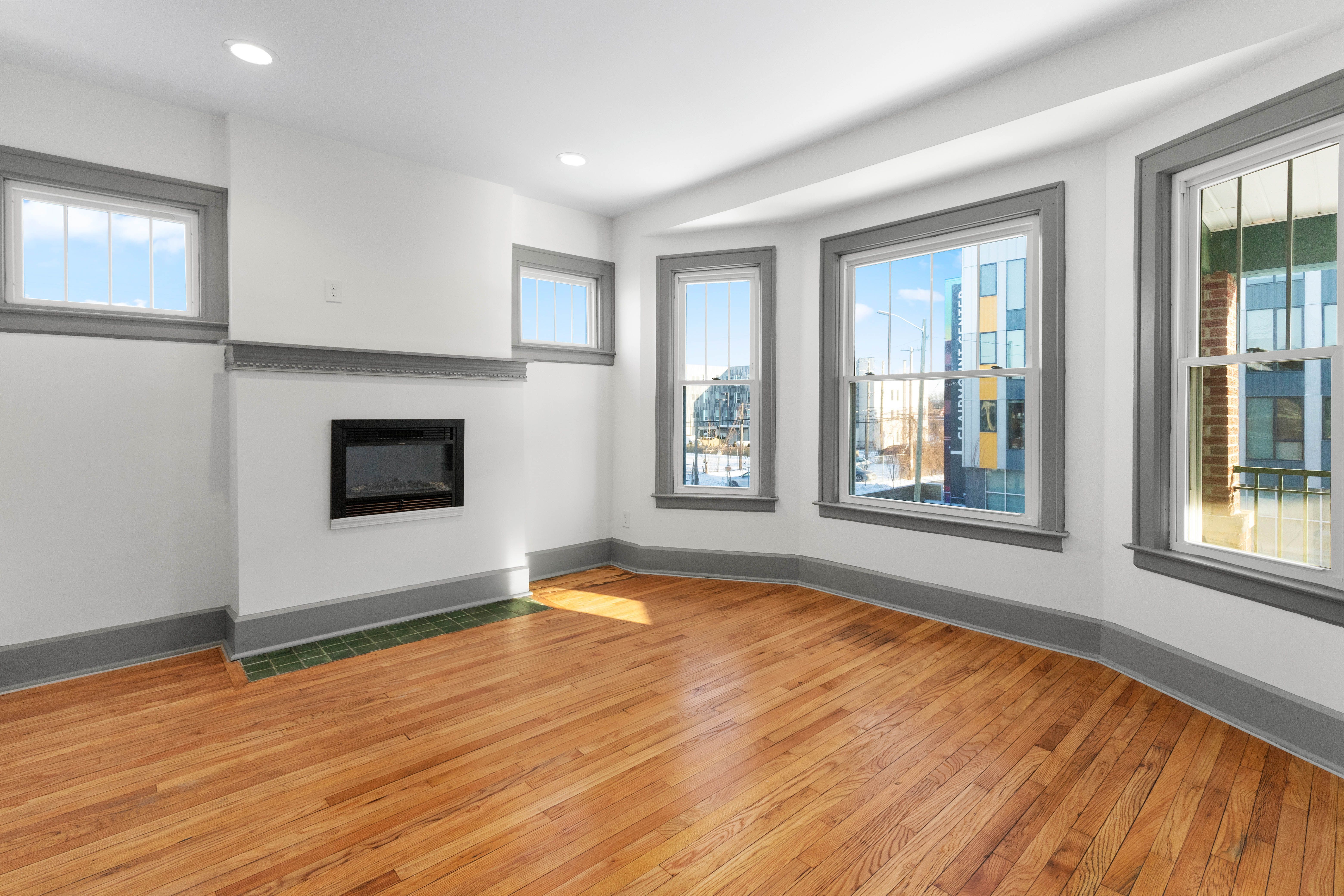 Detroit, Michigan 48202, United States, 2 Bedrooms Bedrooms, ,1 BathroomBathrooms,Residential,Active,5354