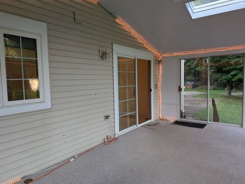 A home in Alaiedon Twp