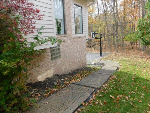 A home in West Bloomfield Twp