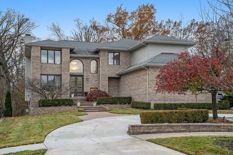 A home in West Bloomfield Twp