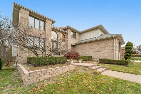 A home in West Bloomfield Twp