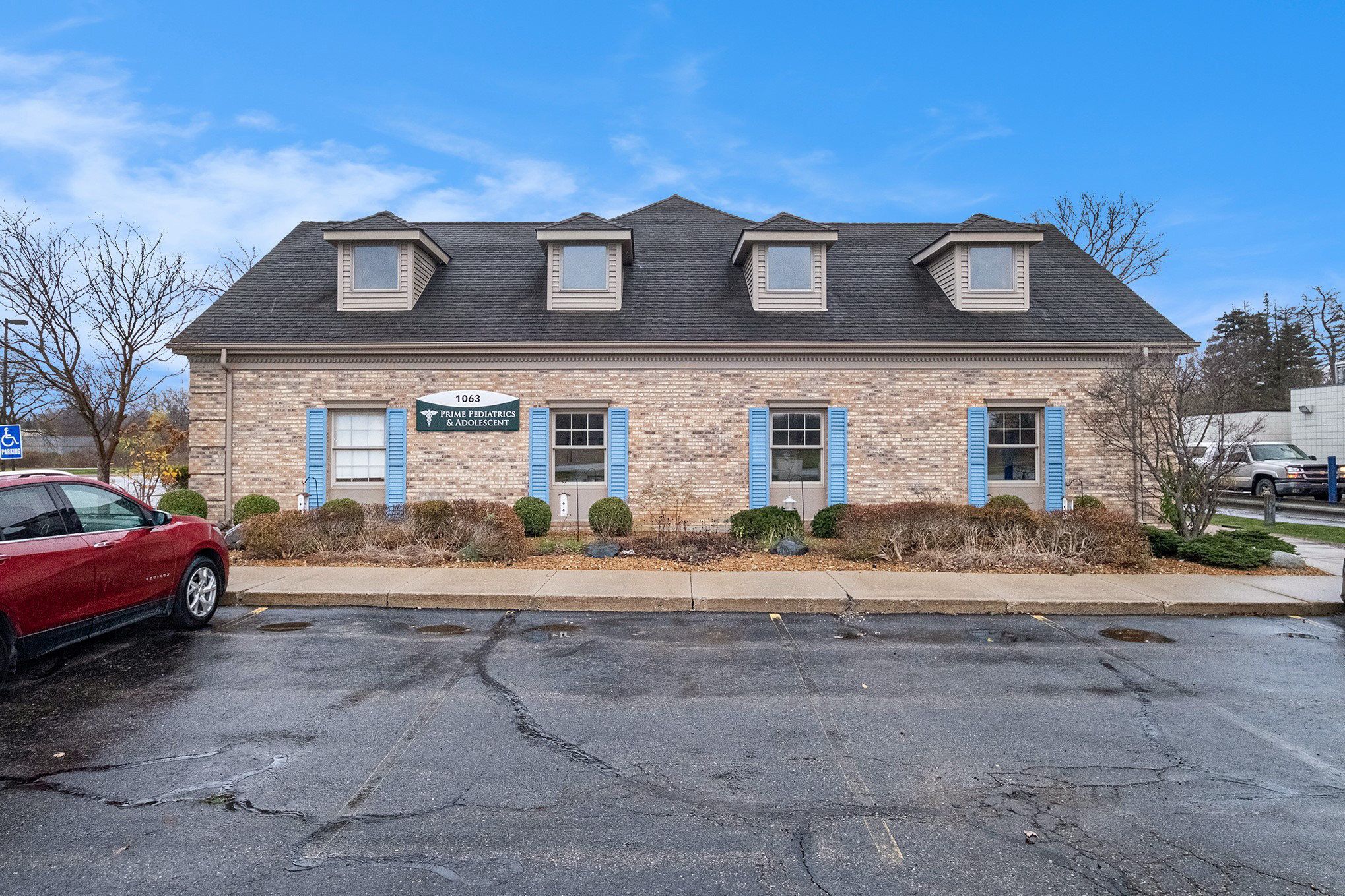 1063 W HILL Road