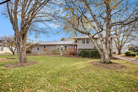 A home in Grass Lake Vlg