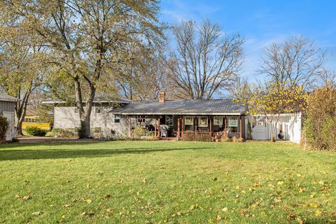 A home in Grass Lake Vlg