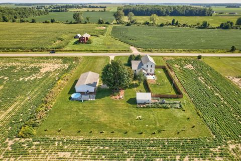 A home in Blumfield Twp