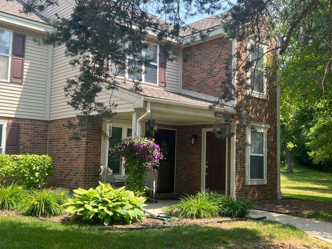 Photo of 1646 Emerson Circle, Rochester Hills, MI 48307 (MLS # 20230049712)