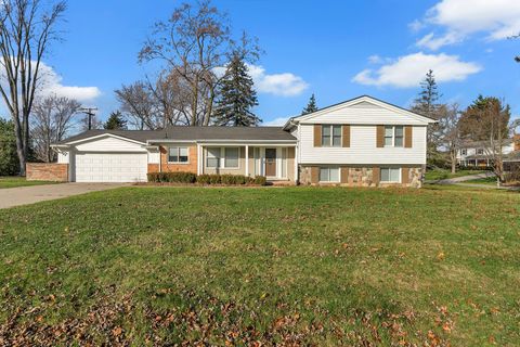 A home in West Bloomfield Twp