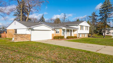 A home in West Bloomfield Twp