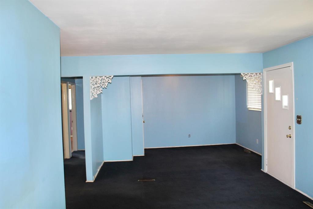Photo 4 of 19 of 3561 Ridgecliffe Drive house