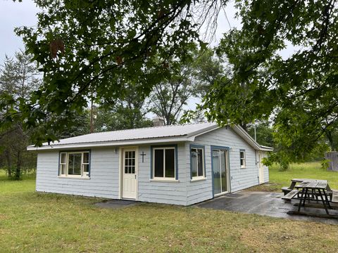 A home in Peacock Twp