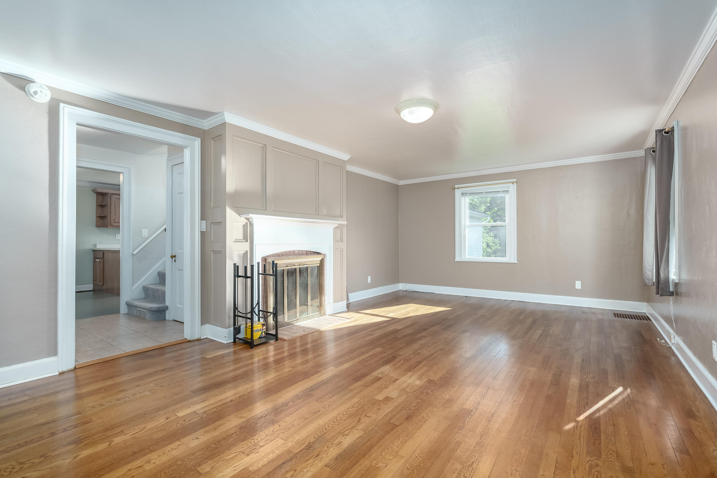 Photo 4 of 43 of 346 N Marshall Avenue house