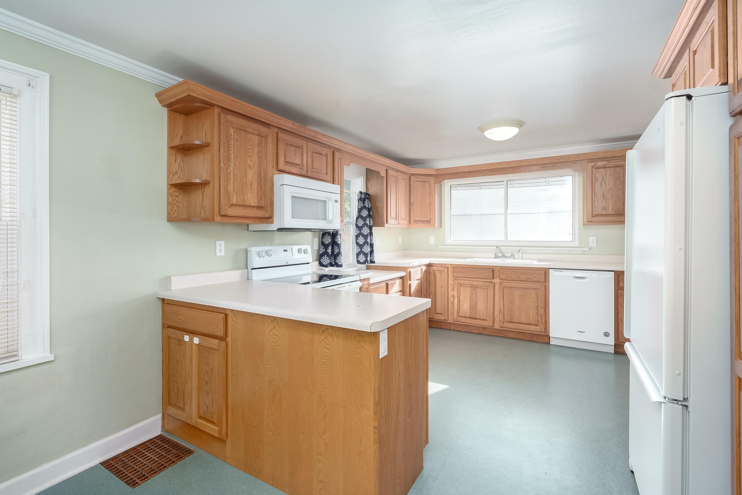 Photo 9 of 43 of 346 N Marshall Avenue house