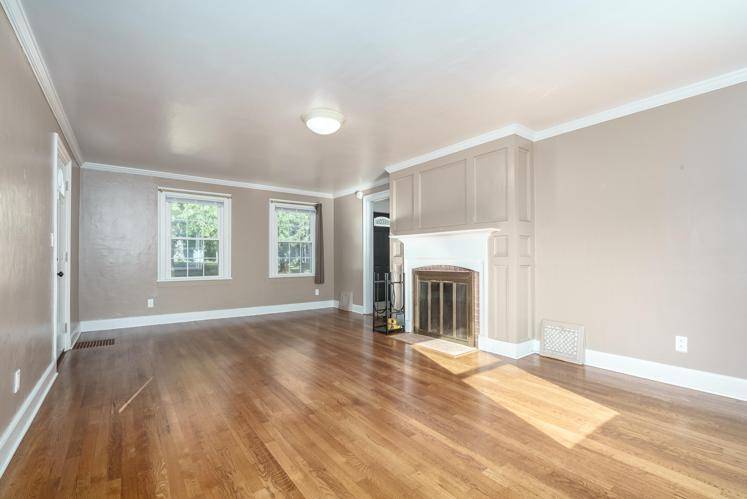 Photo 5 of 43 of 346 N Marshall Avenue house