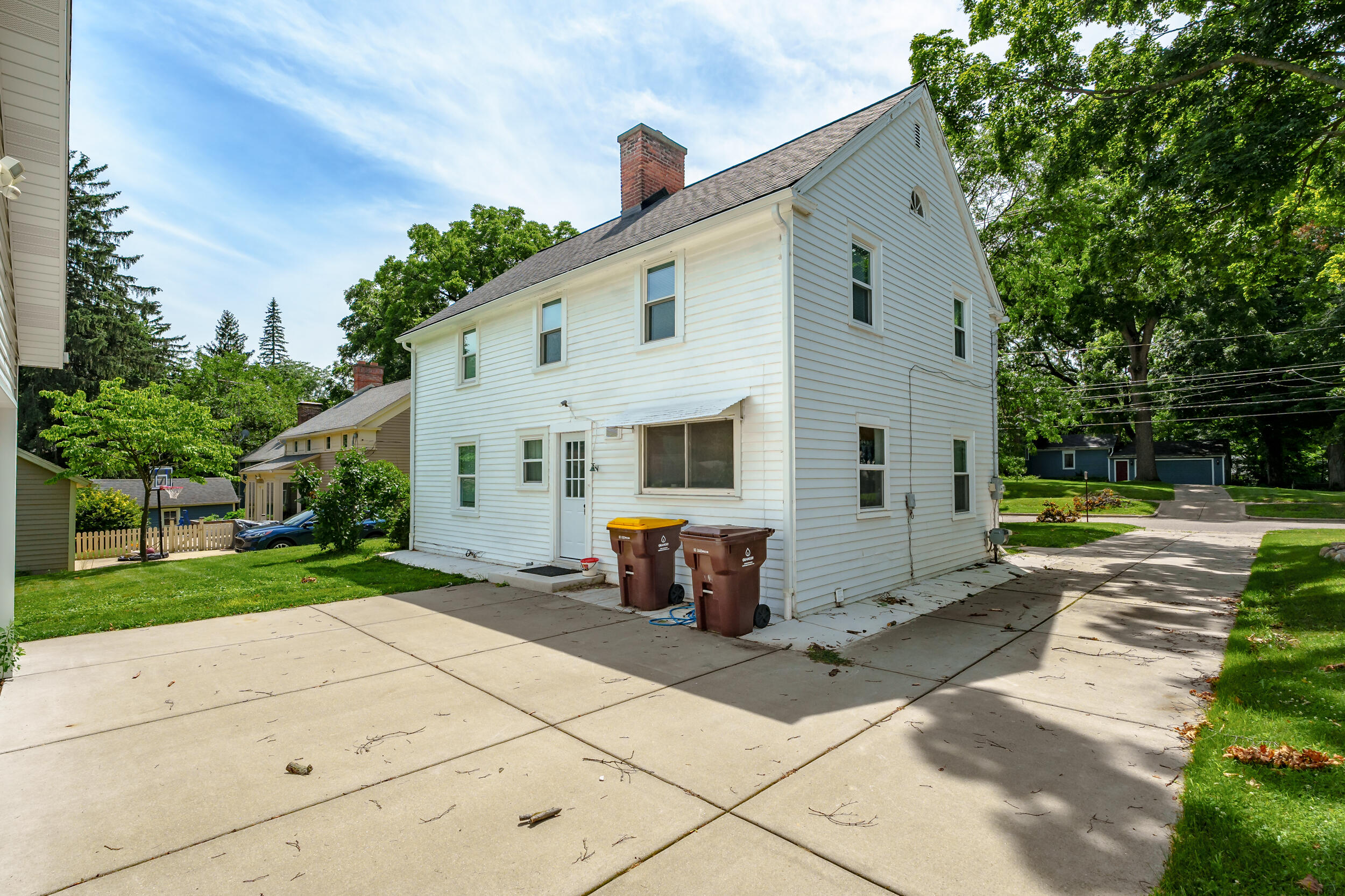 Photo 41 of 43 of 346 N Marshall Avenue house