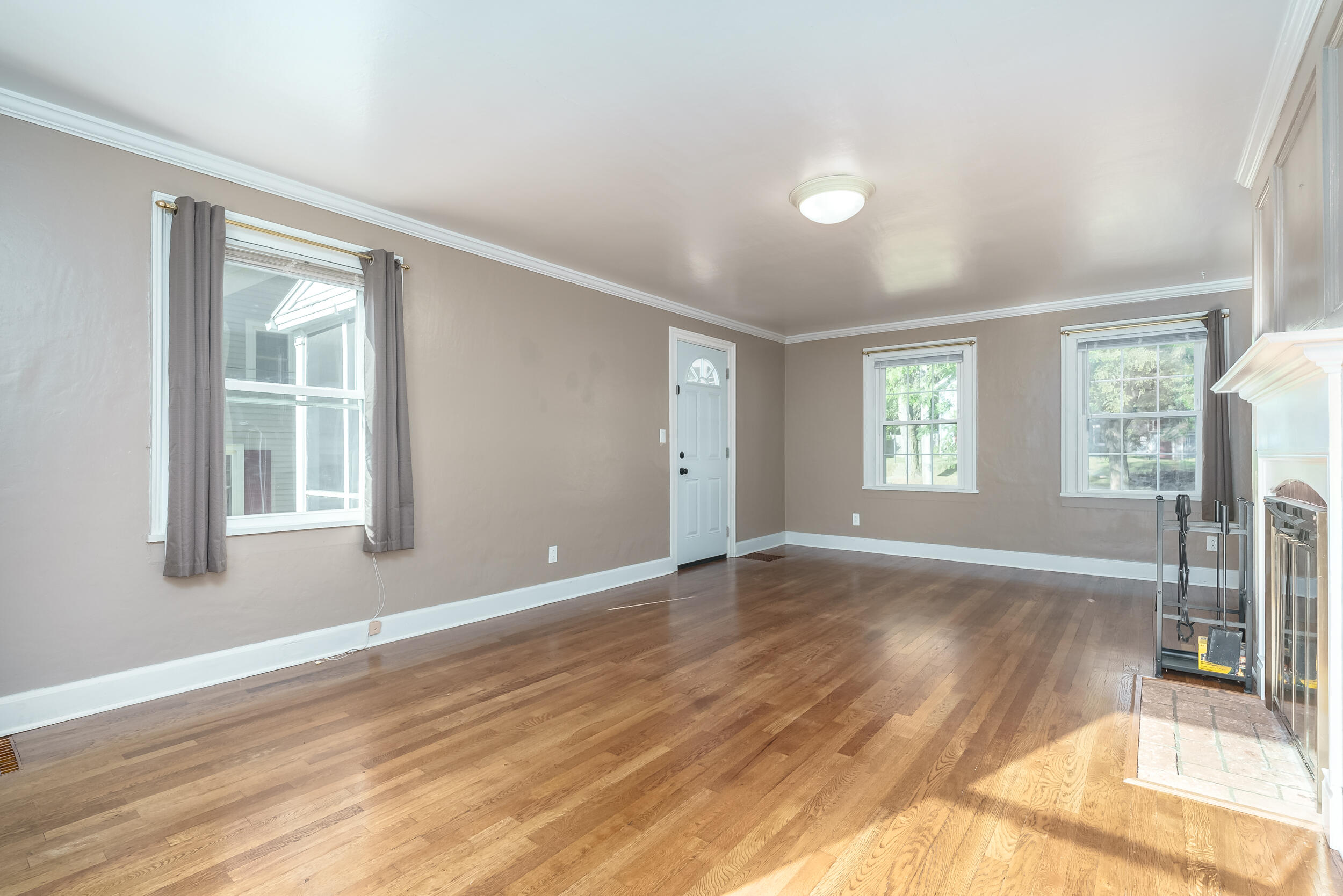 Photo 6 of 43 of 346 N Marshall Avenue house