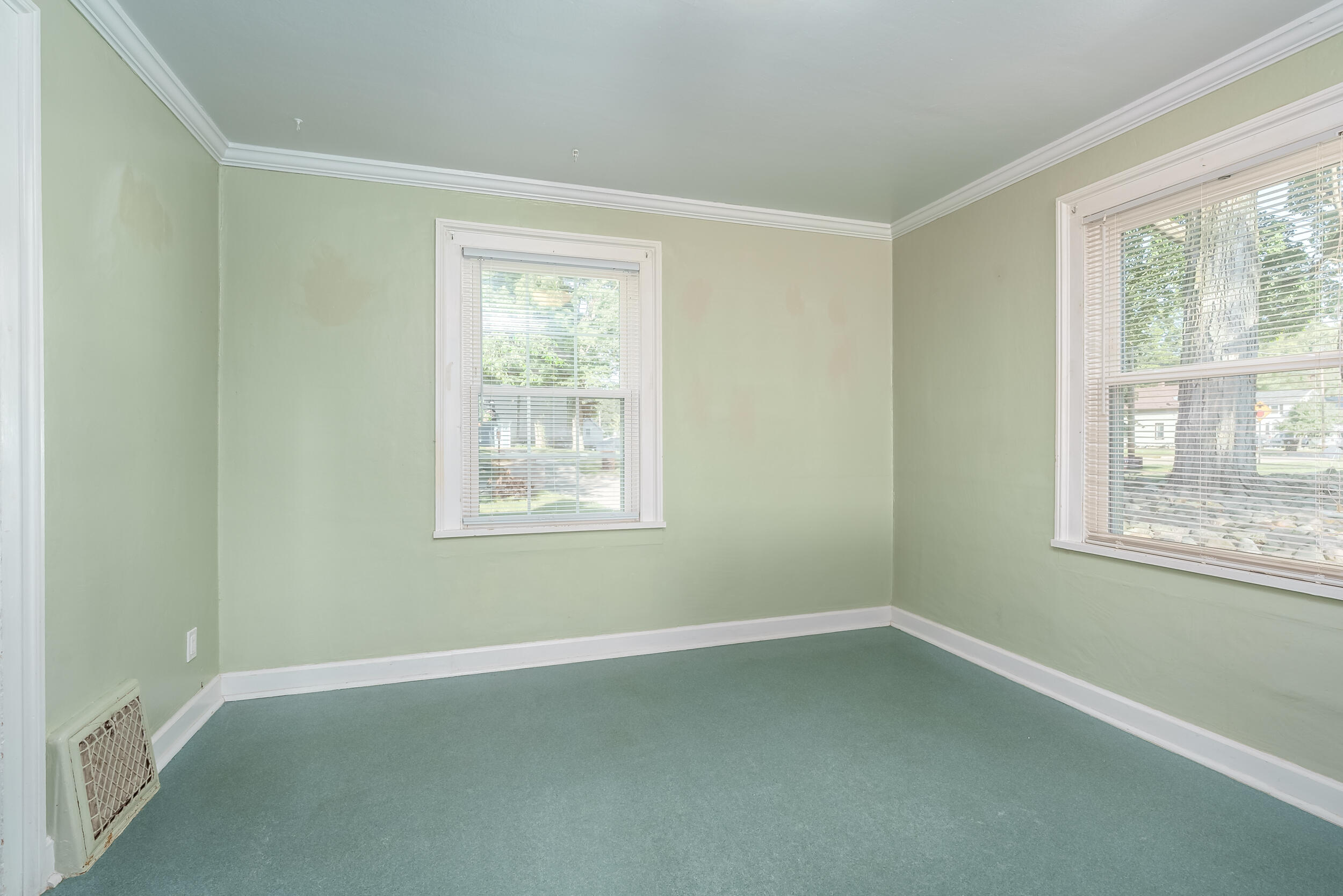 Photo 8 of 43 of 346 N Marshall Avenue house