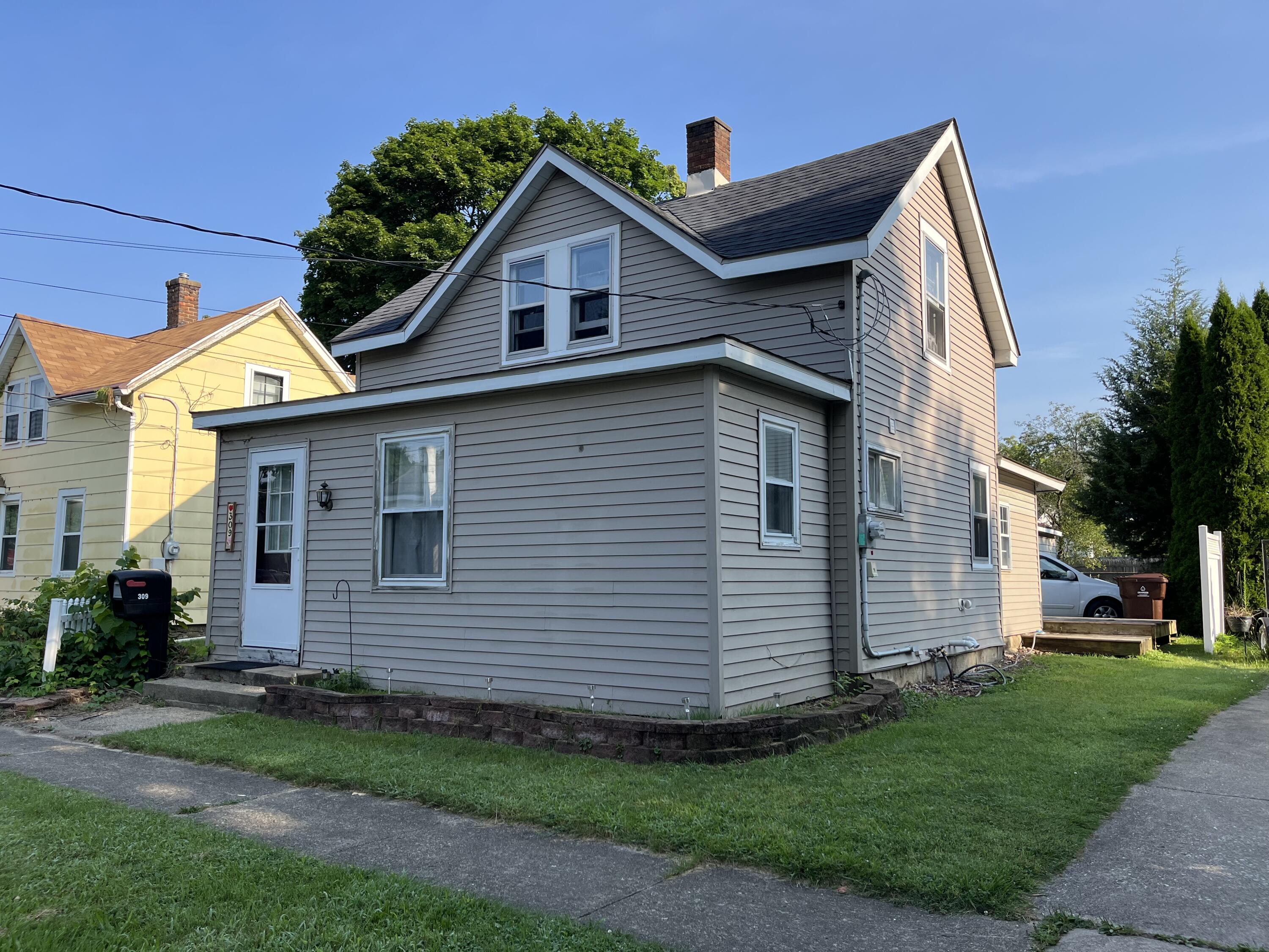Photo 2 of 3 of 309 E Hanover Street house