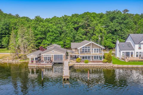 A home in Pentwater Vlg