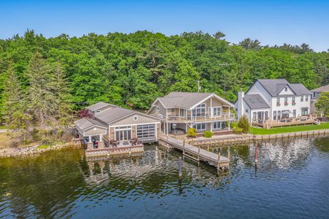 A home in Pentwater Vlg