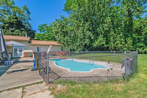 A home in Bloomfield Twp