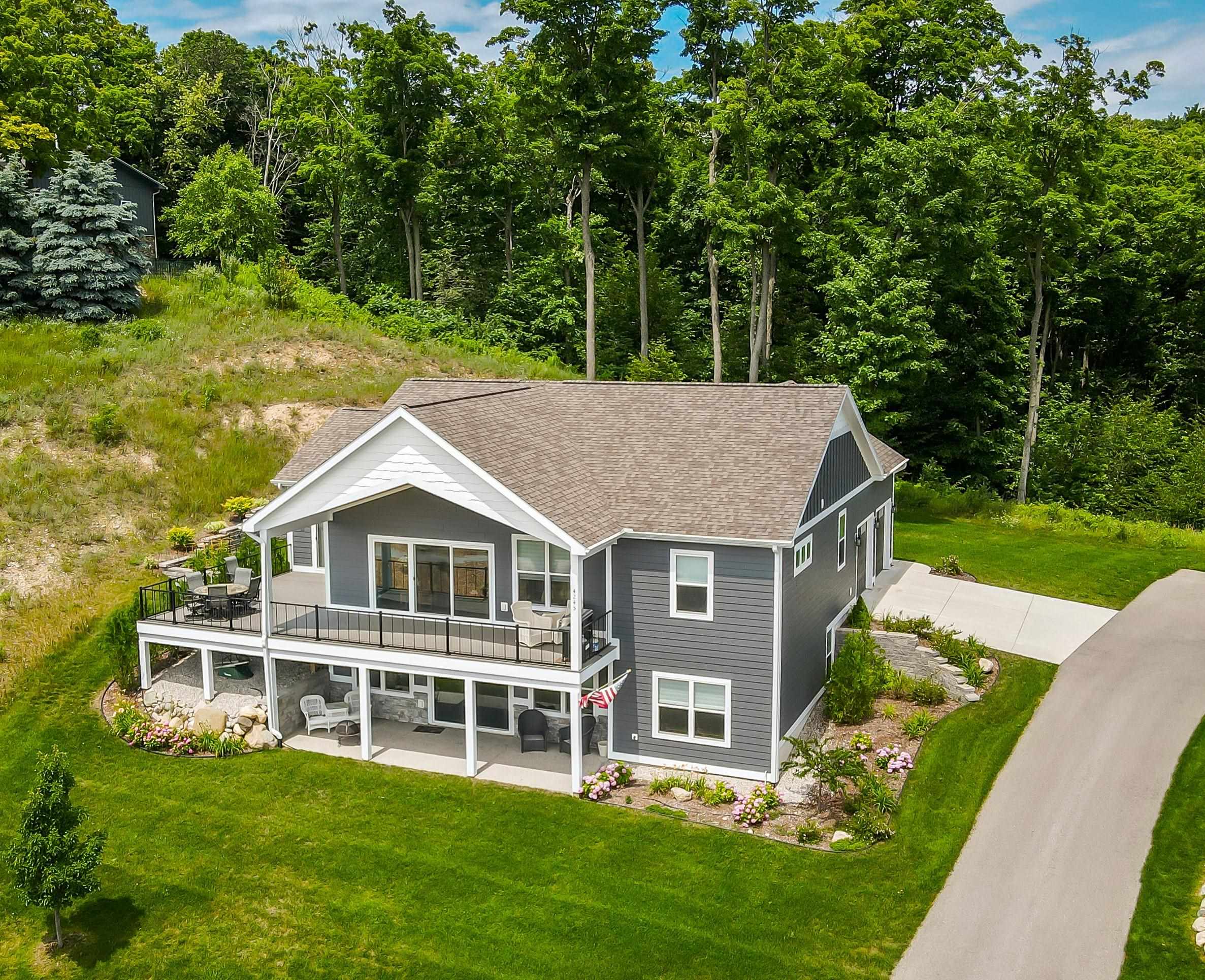 Photo 2 of 60 of 4245 Eagles View house