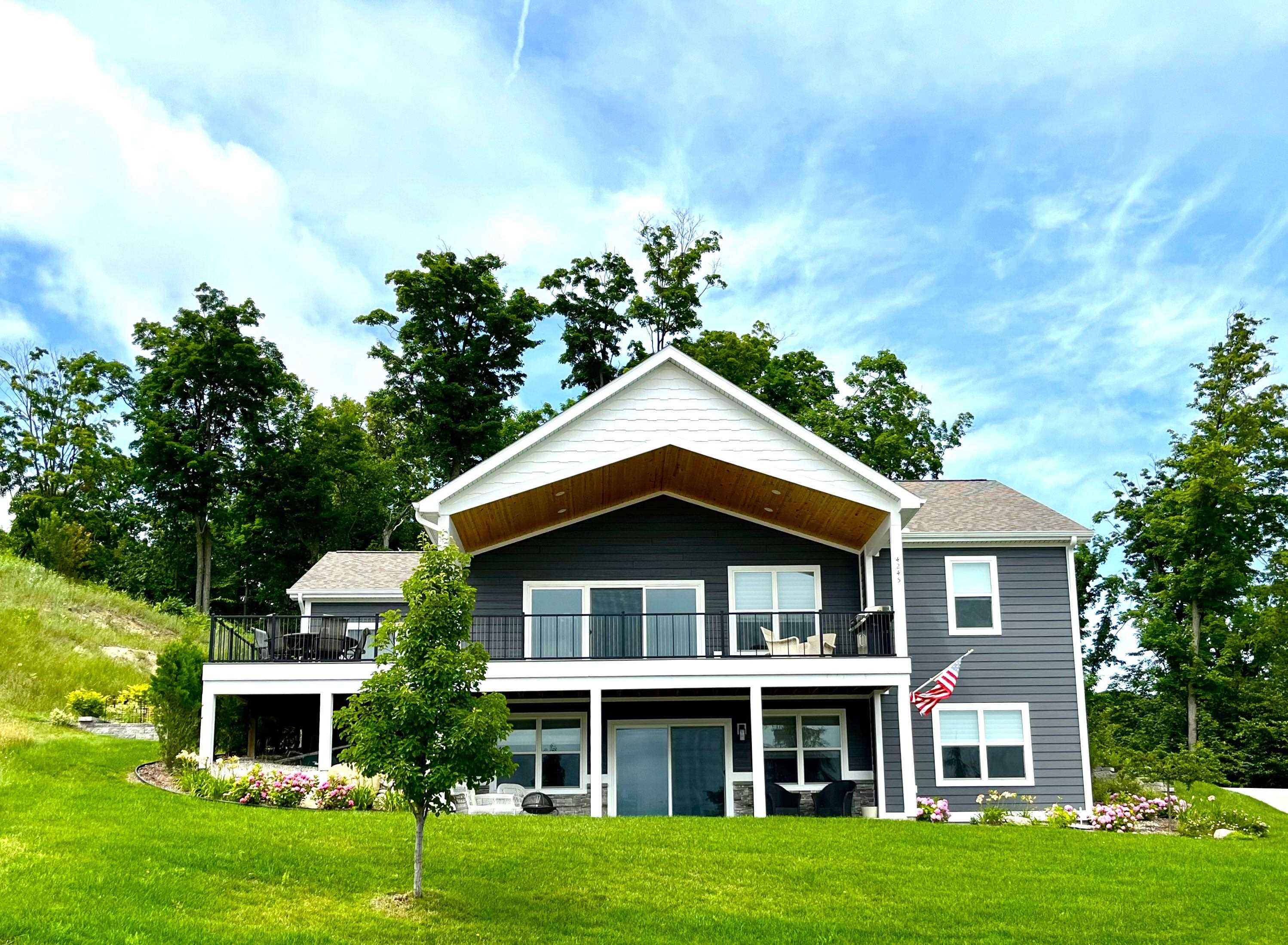 Photo 6 of 60 of 4245 Eagles View house