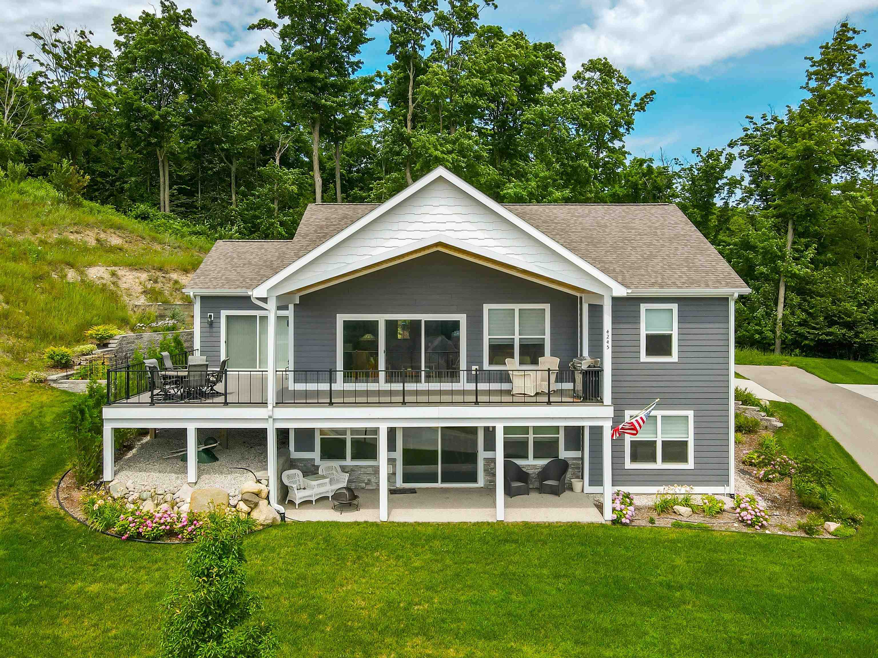 Photo 4 of 60 of 4245 Eagles View house