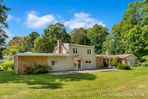 A home in Sheridan Twp - Newaygo